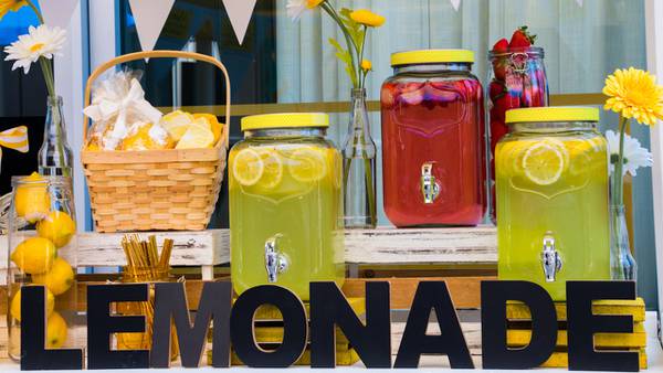 NEW TREND ALERT: Adults are Using Lemonade Stands to pay off Student Loan Debt!